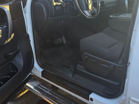 Used 2013 GMC Sierra 2500 SLE w/ SLE Preferred Package image 13