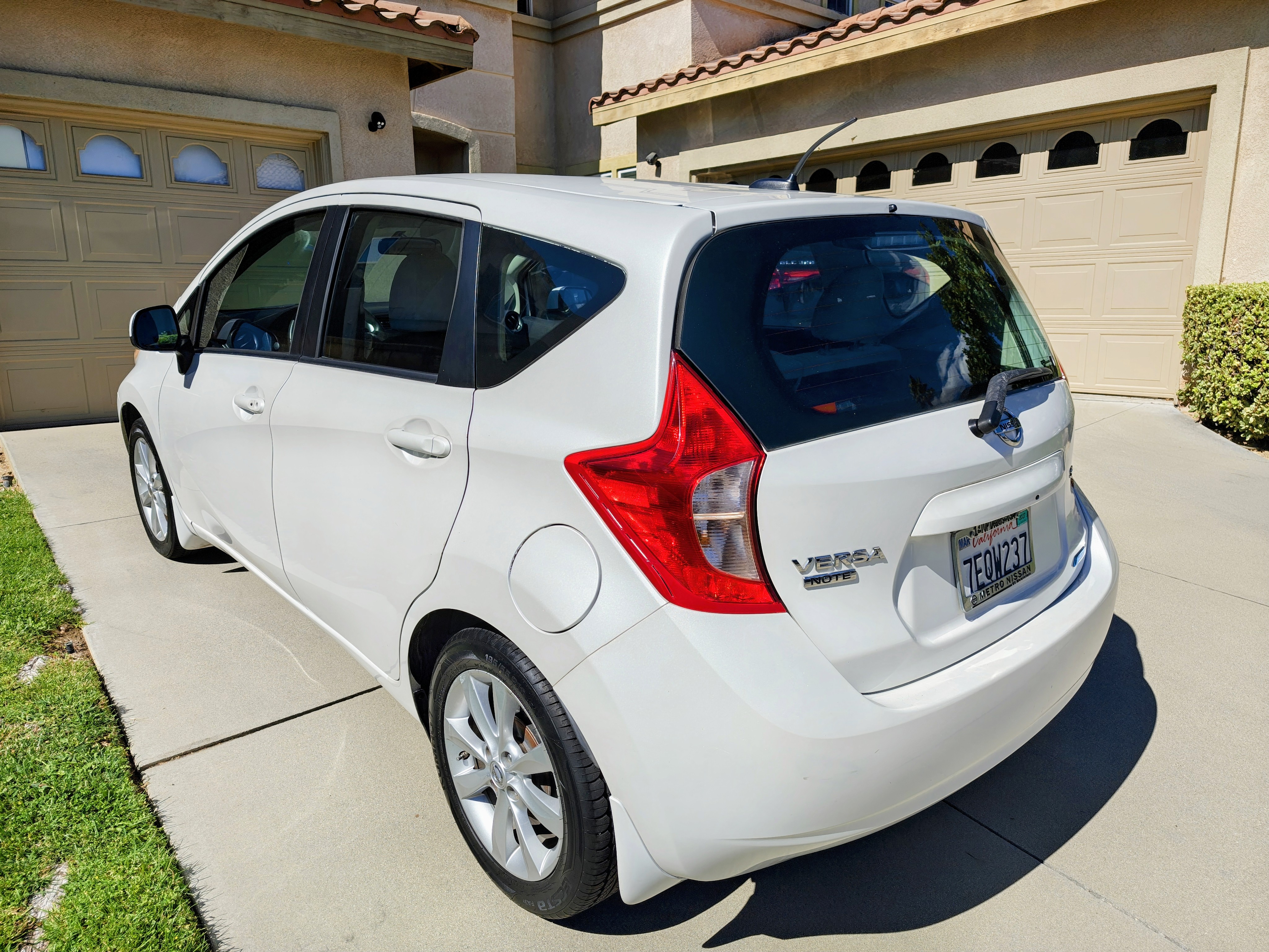 Used 2014 Nissan Versa Note SV w/ SL Package FWD image 5