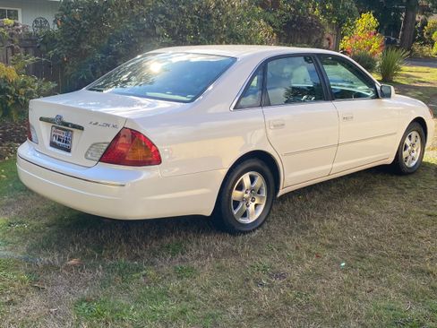 Used 2000 Toyota Avalon XL image 2