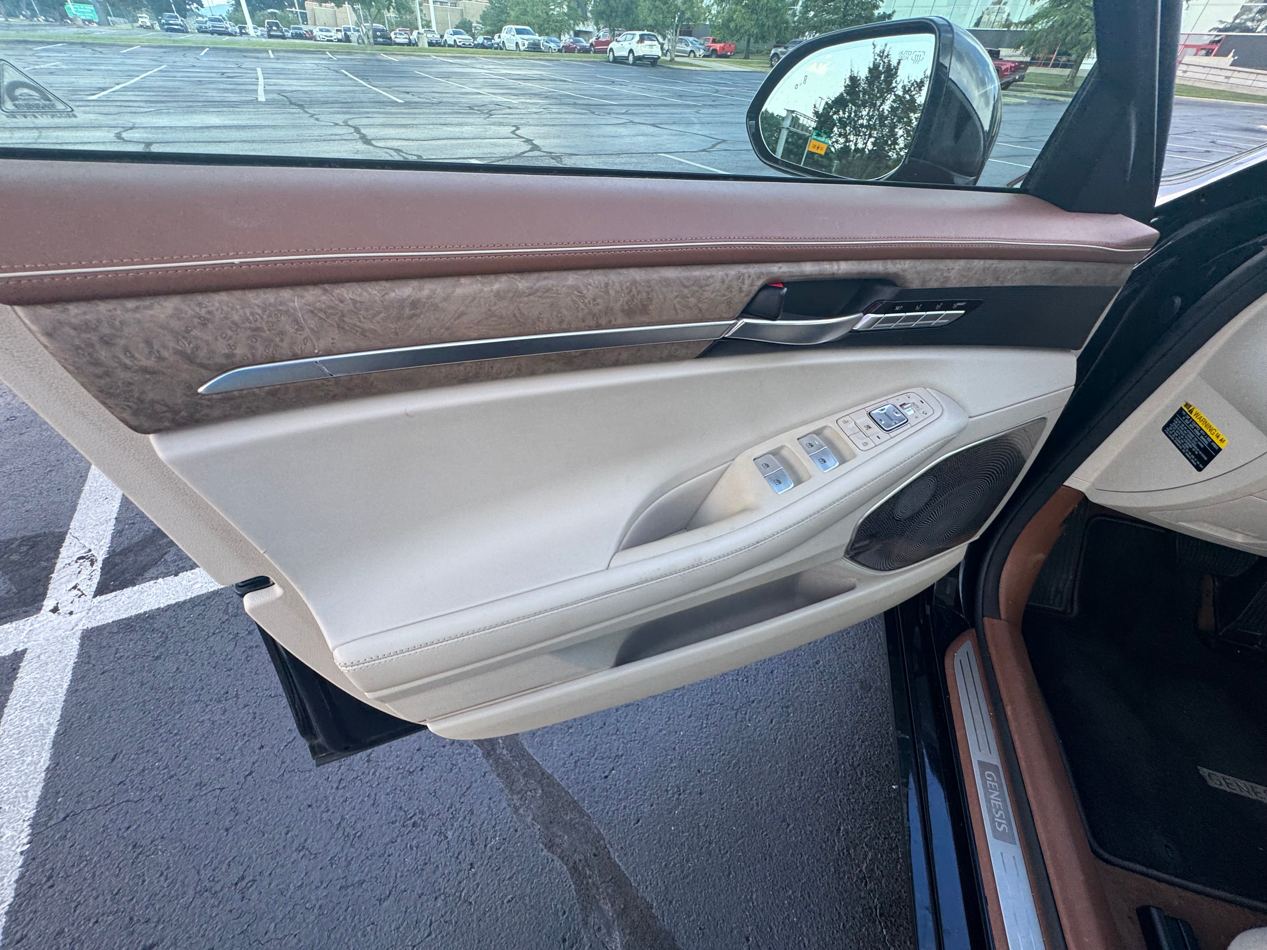 Used 2022 Genesis G90 5.0 Ultimate RWD image 26