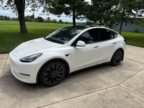 Used 2023 Tesla Model Y Performance AWD/4WD image 1