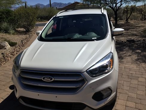 Used 2018 Ford Escape Titanium w/ Ford Safe & Smart Package image 2