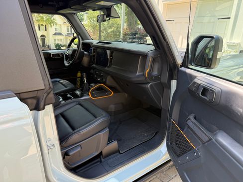 Used 2024 Ford Bronco Badlands image 10