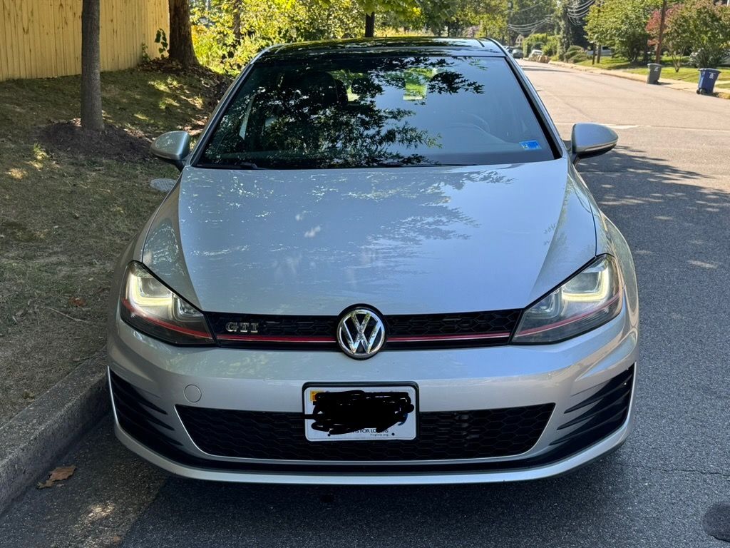 Used 2015 Volkswagen GTI SE FWD image 8