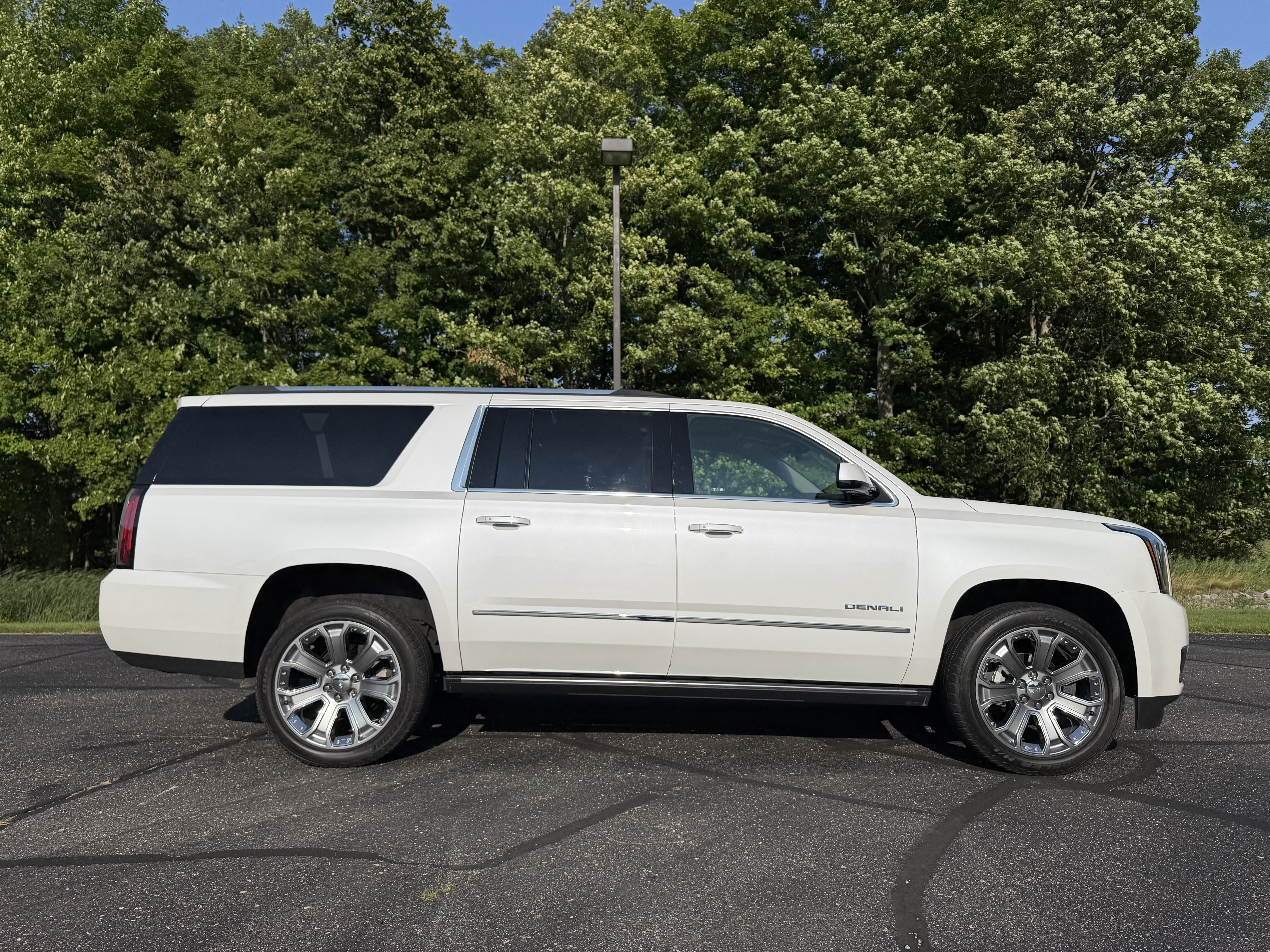 Used 2019 GMC Yukon XL Denali w/ Denali Ultimate Package AWD/4WD image 27
