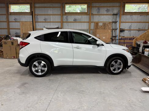 Used 2017 Honda HR-V EX image 1