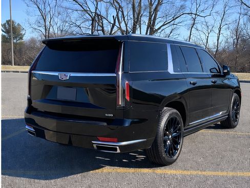 Used 2024 Cadillac Escalade ESV Premium Luxury w/ Performance Package image 4