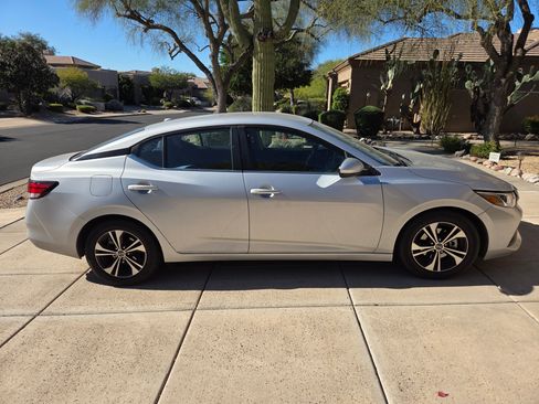Used 2021 Nissan Sentra SV image 2