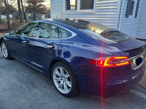 Used 2020 Tesla Model S Long Range Plus image 5