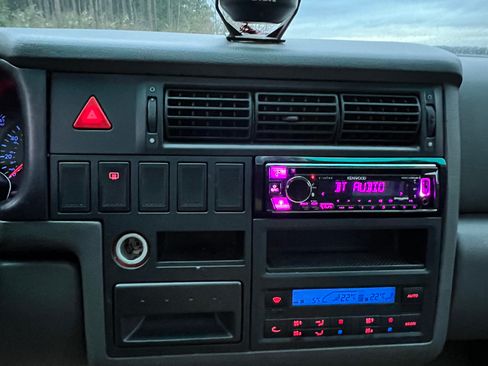 Used 2000 Volkswagen Eurovan GLS image 13