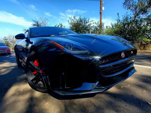 Used 2017 Jaguar F-TYPE SVR image 4