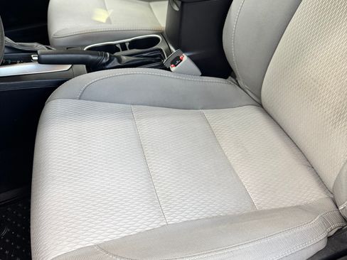 Used 2015 Toyota Corolla LE Premium image 11