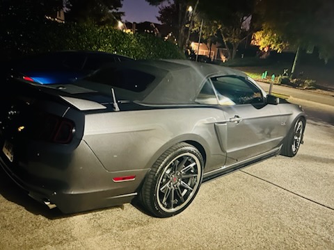 Used 2013 Ford Mustang GT Premium w/ Brembo Brake Pkg RWD image 8