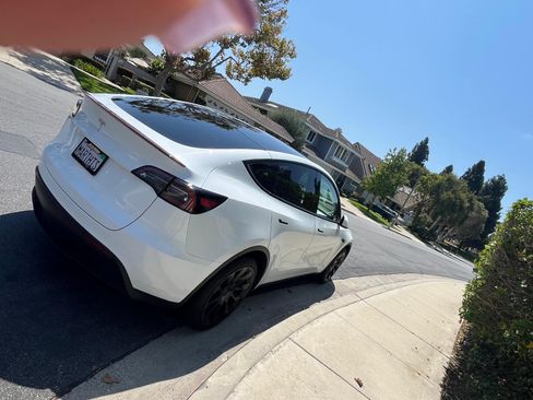 Used 2023 Tesla Model Y Long Range AWD/4WD image 8