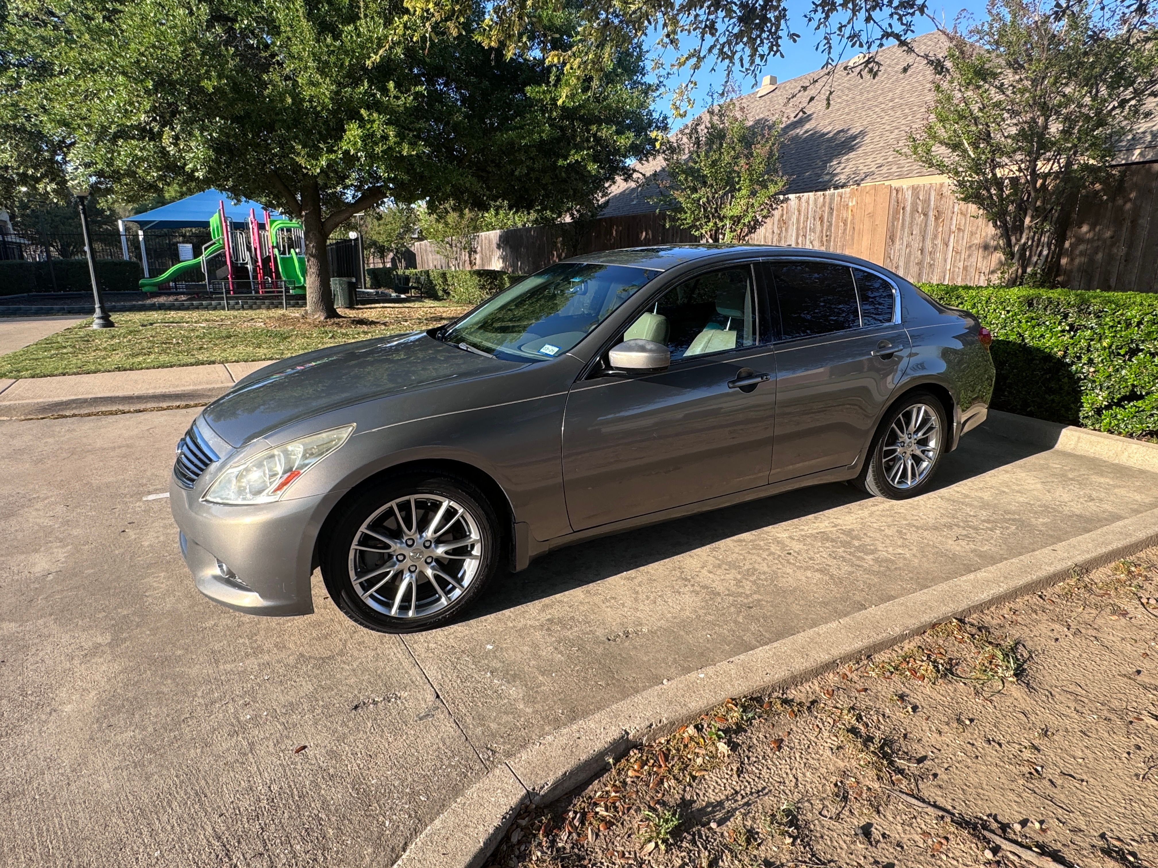 Used 2012 INFINITI G37 Journey w/ Premium Pkg RWD image 2