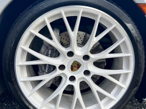 Used 2017 Porsche 911 Carrera image 9