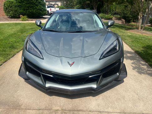 Used 2023 Chevrolet Corvette Z06 RWD image 8