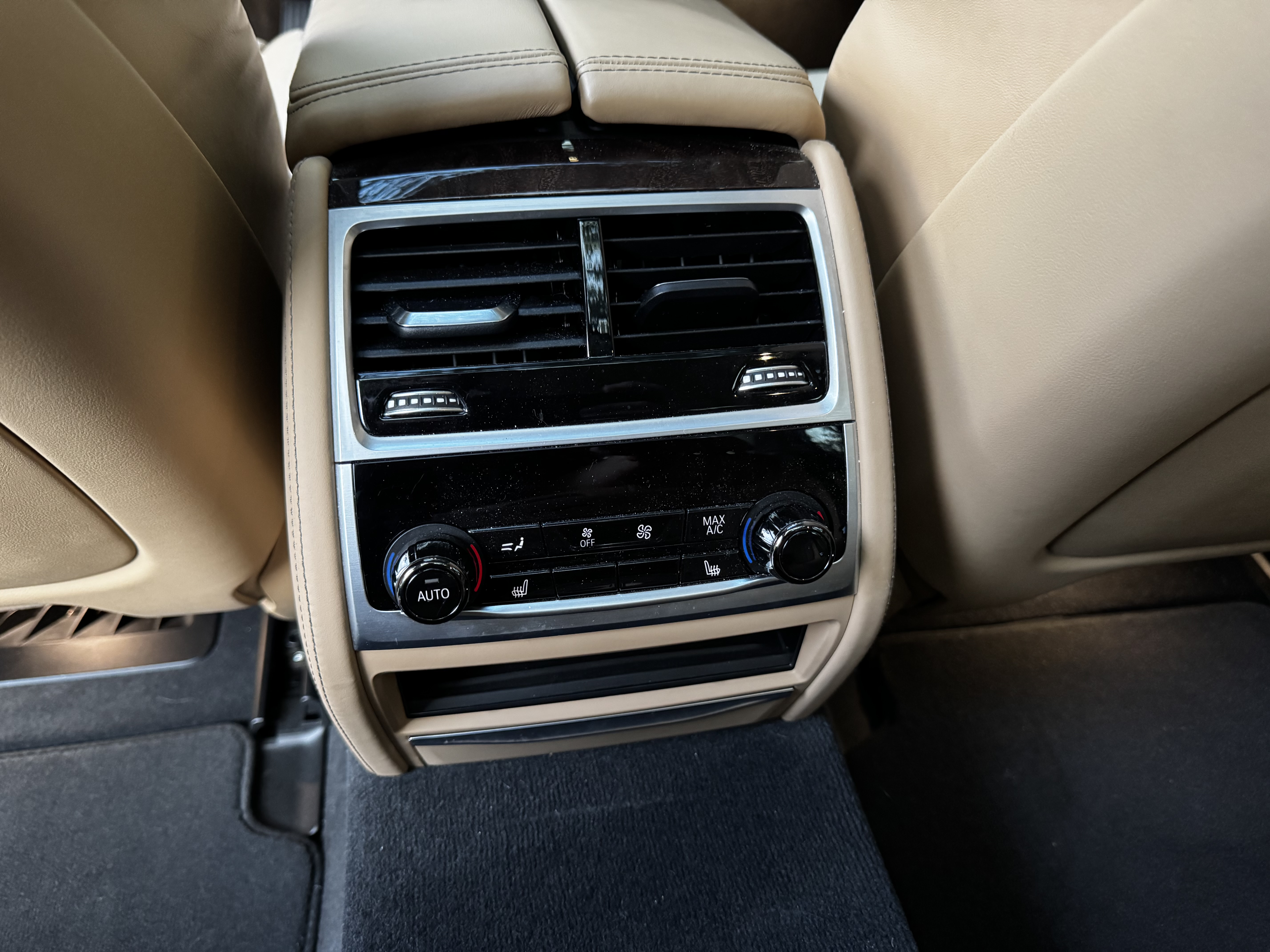 Used 2022 BMW 750i xDrive w/ Executive Package AWD/4WD image 13