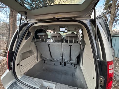 Used 2010 Dodge Grand Caravan SXT w/ Entertainment Group 2 image 13