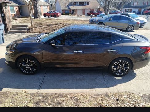 Used 2016 Nissan Maxima Platinum image 2