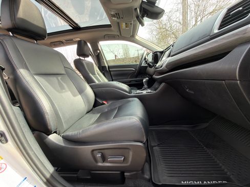 Used 2019 Toyota Highlander Limited Platinum image 25