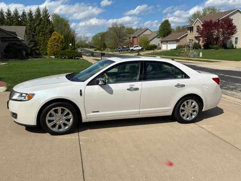 Used 2012 Lincoln MKZ Hybrid image 2