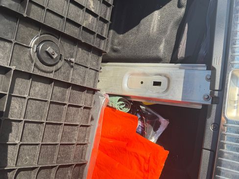 Used 2017 Mercedes-Benz E 400 4MATIC Wagon image 19