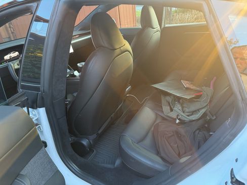 Used 2023 Tesla Model S Standard Range image 9