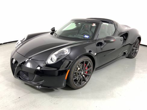 Used 2018 Alfa Romeo 4C Spider RWD image 12