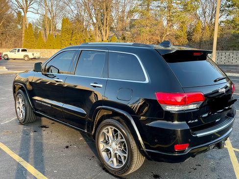 Used 2021 Jeep Grand Cherokee Overland image 2