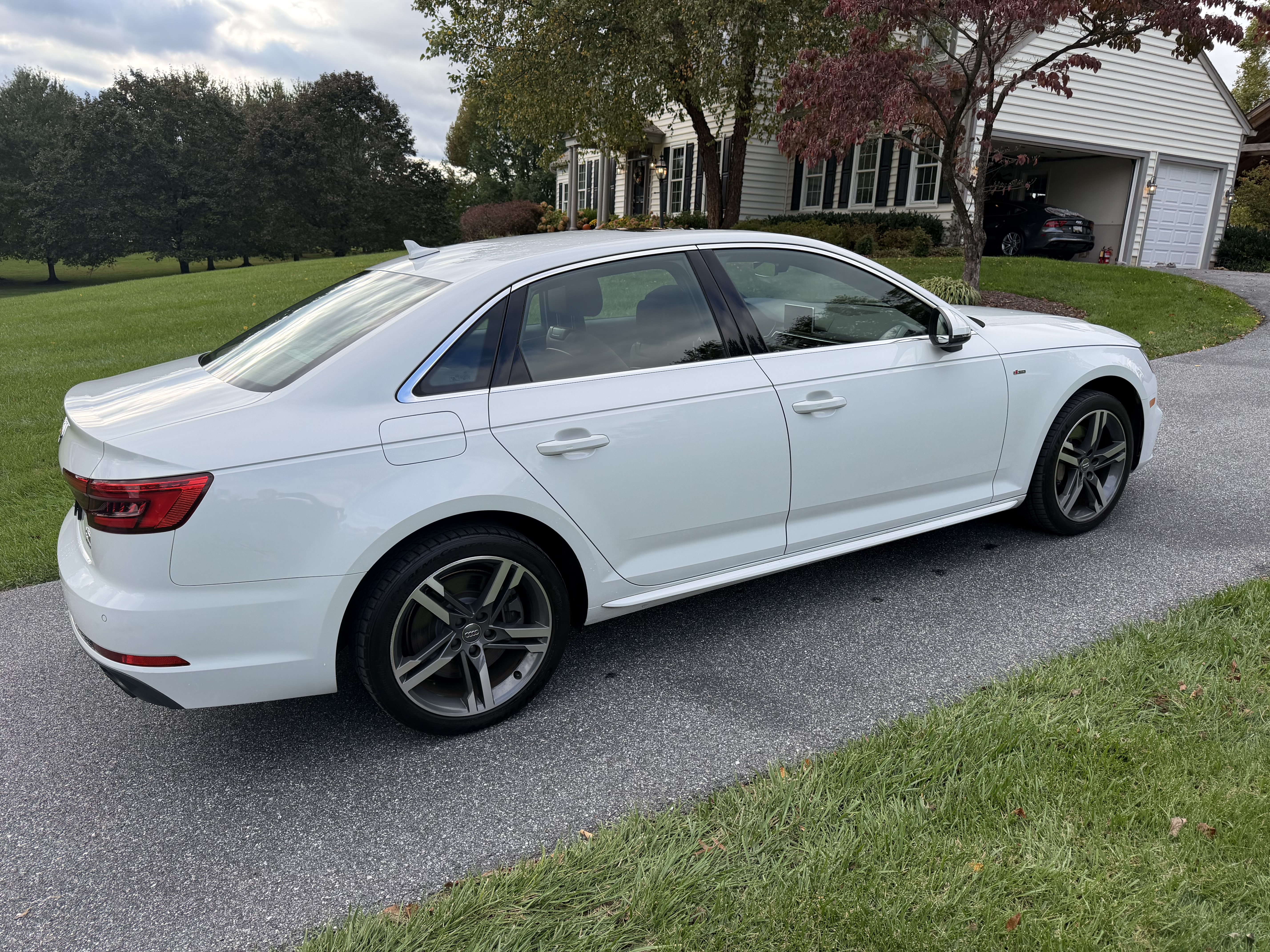 Used 2017 Audi A4 2.0T Premium Plus w/ Premium Plus Package AWD/4WD image 5