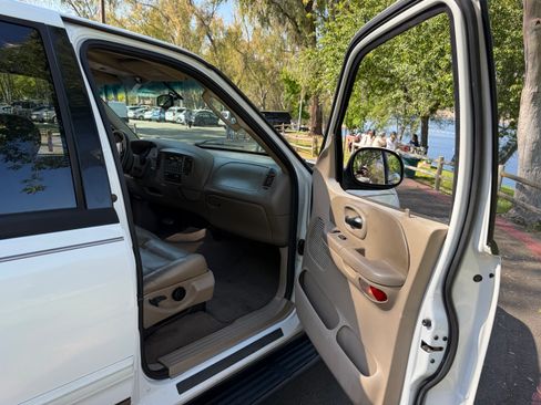 Used 2002 Ford F150 2WD SuperCrew image 4
