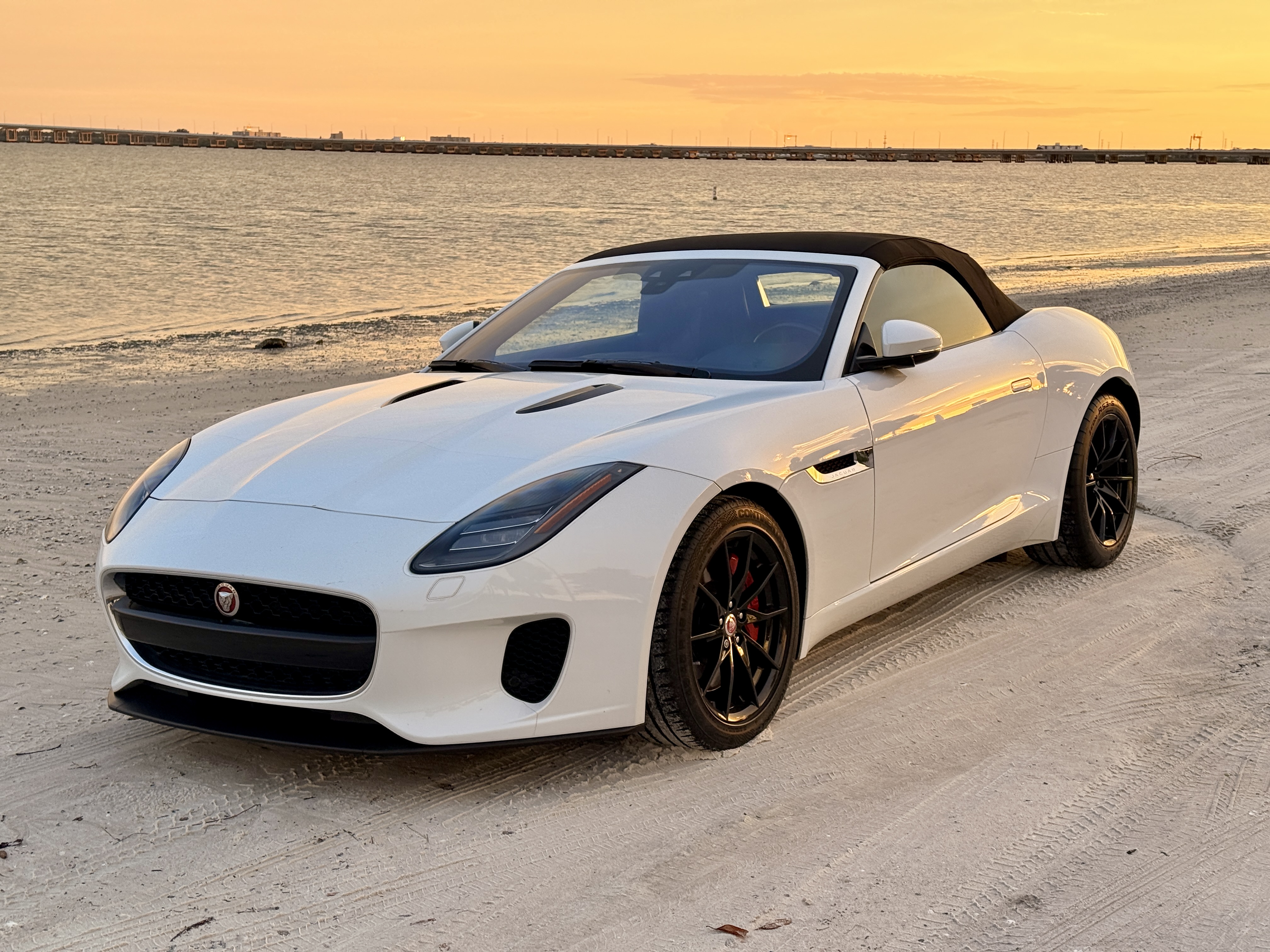 Used 2018 Jaguar F-TYPE Convertible RWD image 11