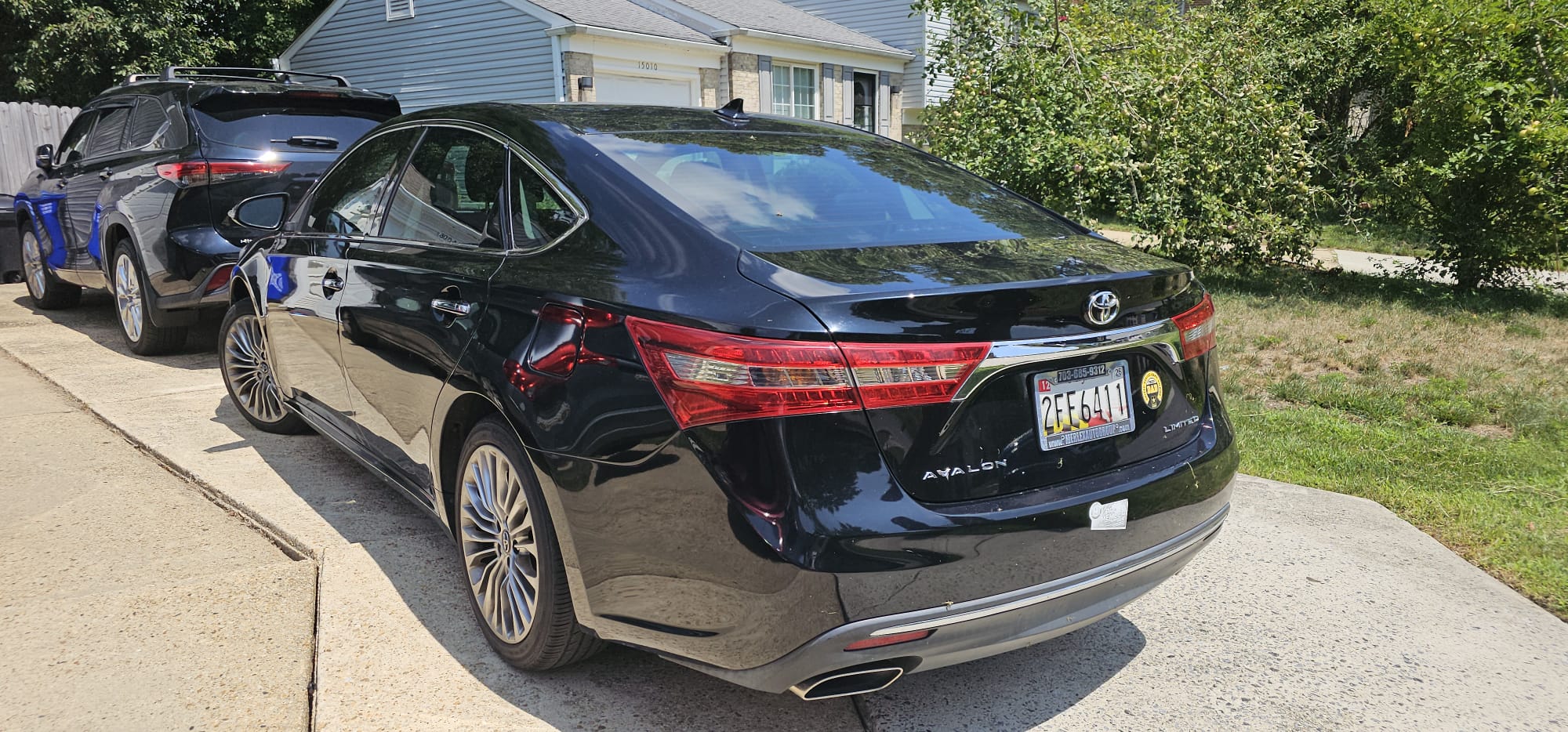 Used 2018 Toyota Avalon Limited w/ All Weather Liner Package FWD image 4