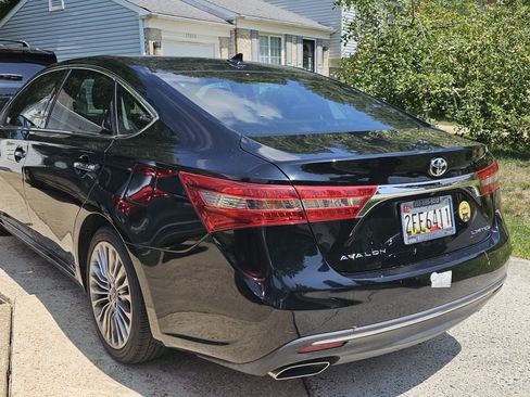 Used 2018 Toyota Avalon Limited w/ All Weather Liner Package FWD image 4