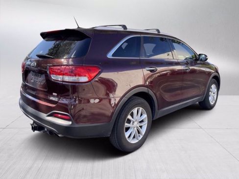 Used 2016 Kia Sorento LX Sport Utility 4D image 13