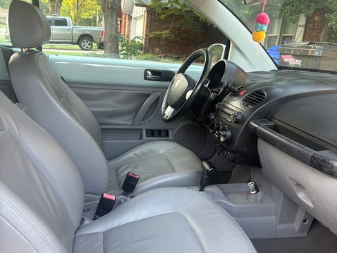 Used 2006 Volkswagen Beetle Convertible w/ Package 2 FWD image 9