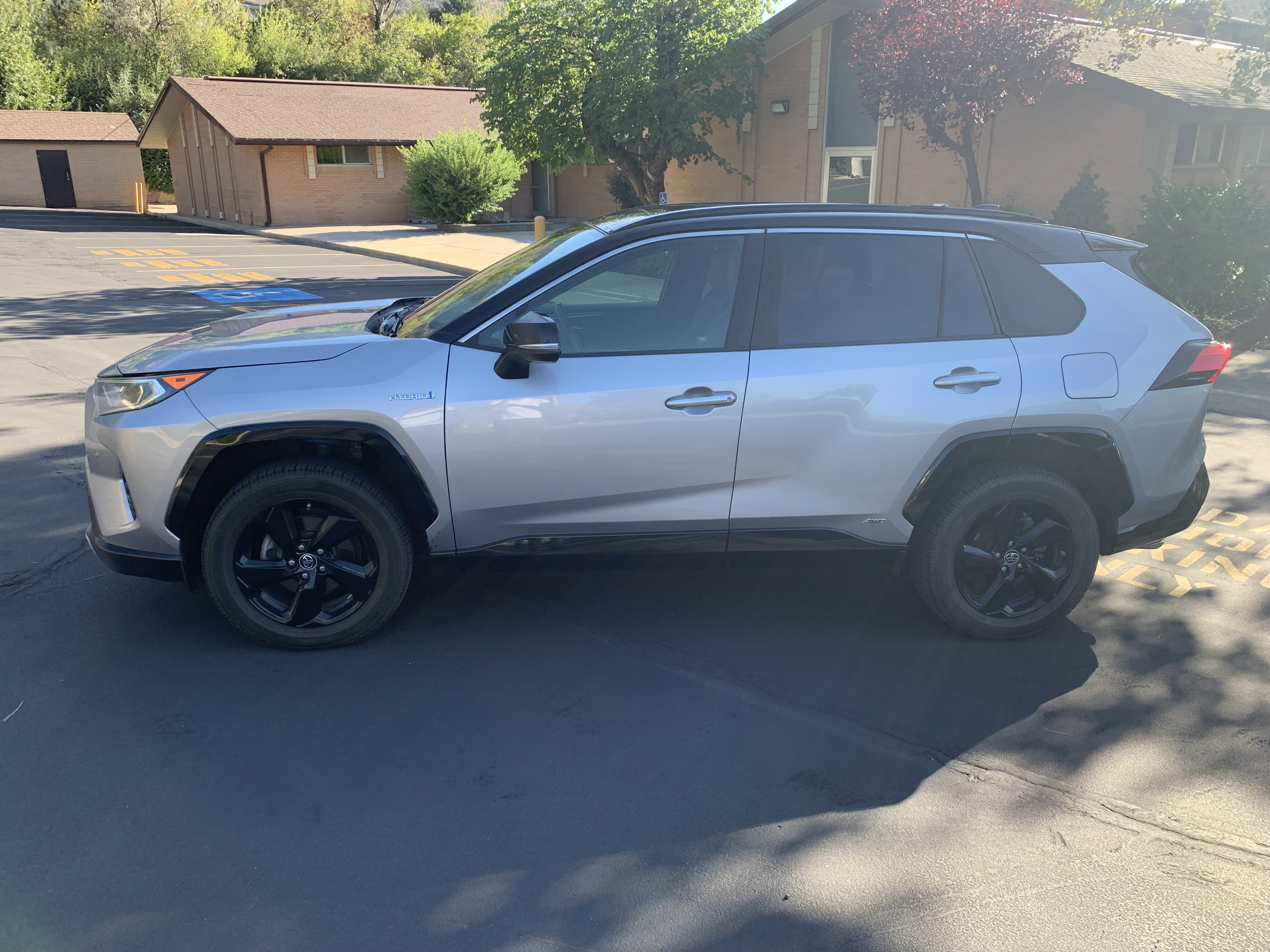 Used 2019 Toyota RAV4 XSE AWD/4WD image 4