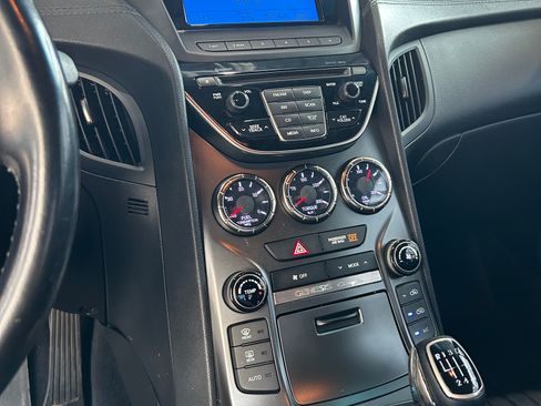 Used 2015 Hyundai Genesis 3.8 image 10