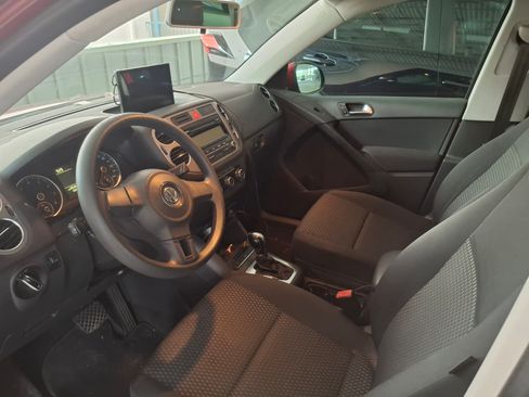 Used 2011 Volkswagen Tiguan S image 9