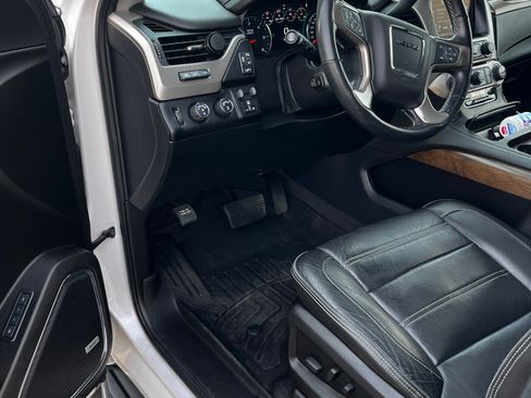 Used 2019 GMC Yukon Denali w/ Enhanced Security Package image 5