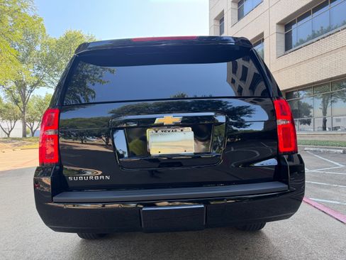 Used 2017 Chevrolet Suburban LT RWD image 10