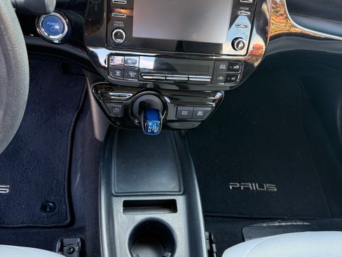 Used 2020 Toyota Prius L Eco image 8