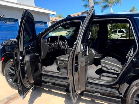 Used 2022 Cadillac Escalade Premium Luxury w/ Performance Package image 9