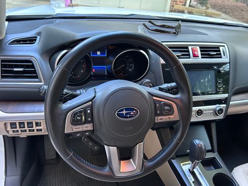 Used 2017 Subaru Outback 3.6R Limited AWD/4WD image 10