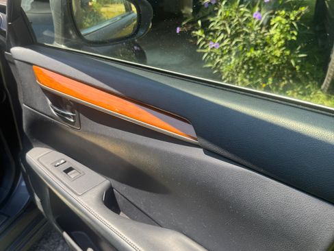 Used 2013 Lexus ES 300h image 8