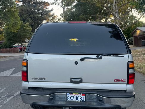 Used 2005 GMC Yukon SLT w/ SLT Preferred Equipment Group AWD/4WD image 5
