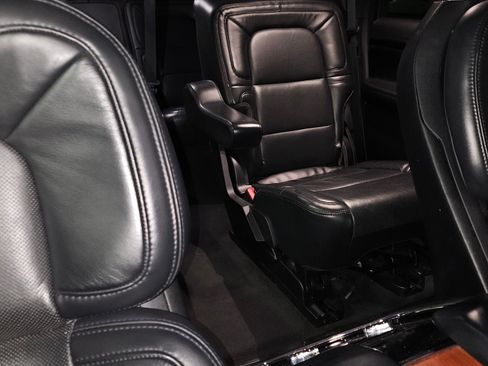 Used 2020 Lincoln Navigator L Reserve w/ Luxury Package image 10