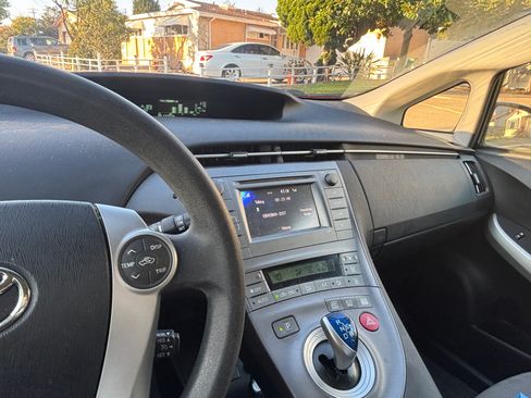 Used 2015 Toyota Prius Two FWD image 4