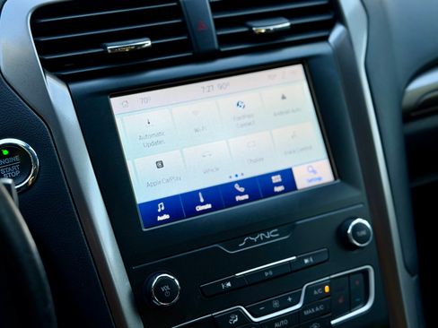 Used 2020 Ford Fusion SEL FWD image 11
